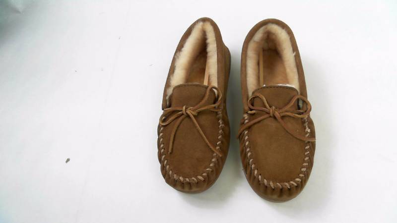 lot 1083 image: Womens Minnetonka WM Sheepskin Hardsole Moc Slippers Tan Slip-On Loafers - Size 9 Width - Wide