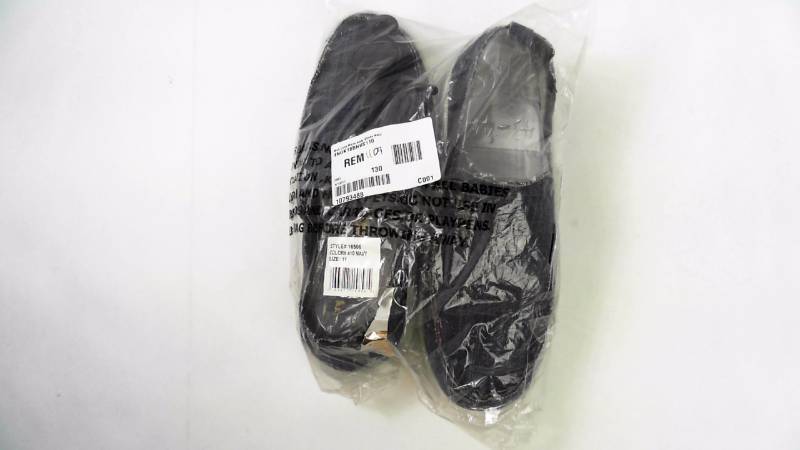 lot 1109 image: Mens Muk Luks Andy Shoes Navy Slip-On Shoes - Size 11