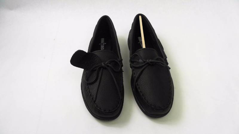 lot 1146 image: Mens Minnetonka Black Moosehide Moccasin Shoes - Size 12