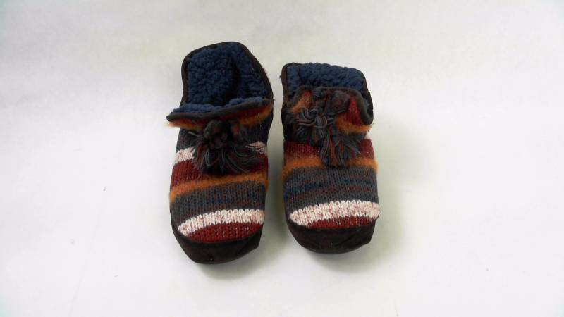 lot 1208 image: Womens MUK LUKS Pennley Slipper Copper M Boots  Slippers - Size (7-8)