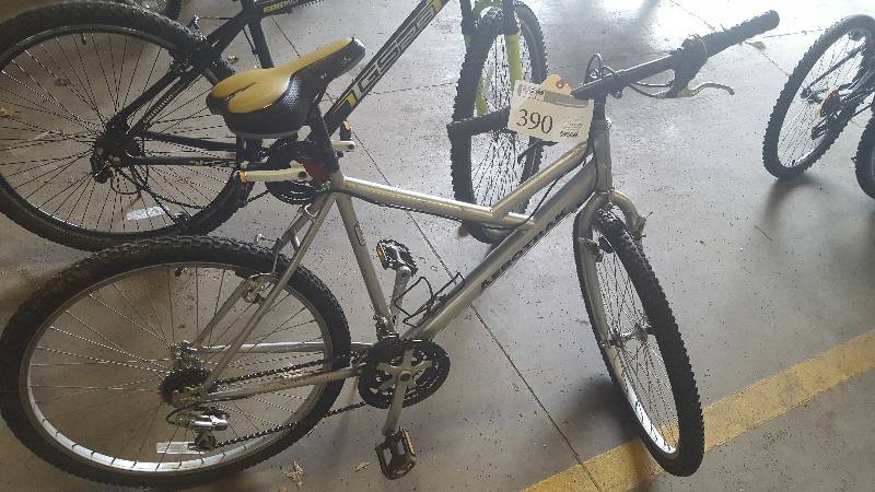lot 390 image: Aerotrak Bike with 22 inch Rim.