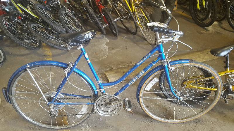 lot 392 image: Schwinn Bike with 23 inch Rim.
