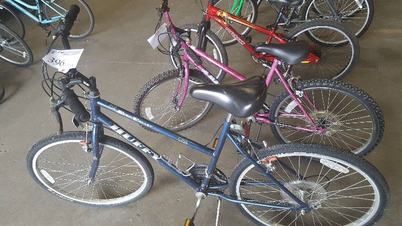 lot 396 image: Huffy Bike with 21 inch Rim.