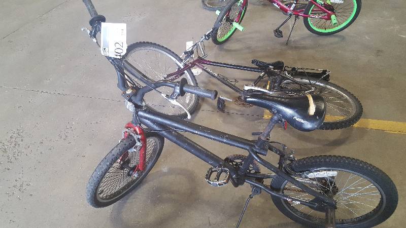 lot 402 image: Street Bike with 16 inch Rim.