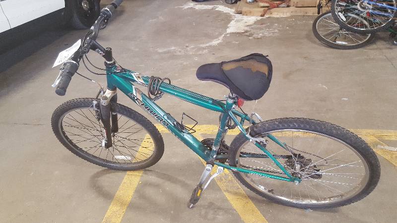 lot 409 image: Schwinn High Timber Mountain Bike with 21 inch Rim.