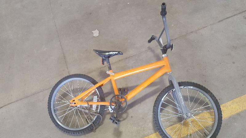 lot 412 image: Huffy Trick Bike with 15 inch Rim.