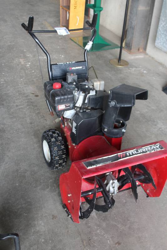 lot 19 image: Murray 24in. Snowblower