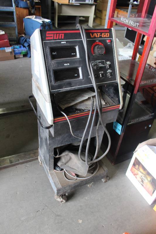 lot 17 image: Sun VAT-60 Battery Tester