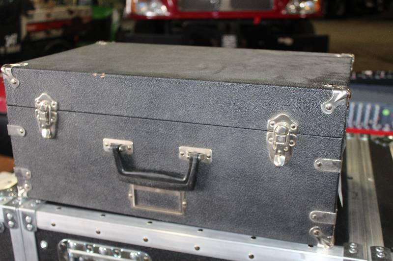 lot 33 image: Case w Acme Commercial Lights