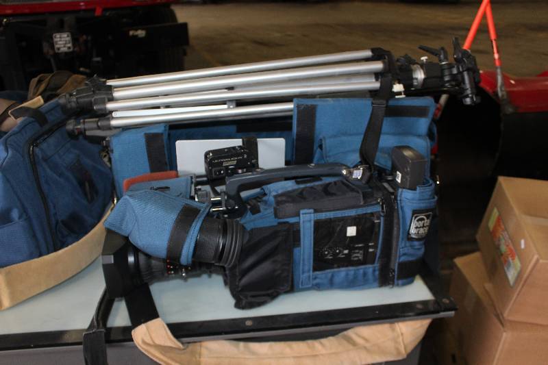 lot 26 image: JVC DV Camcorder, Bag, Tripod