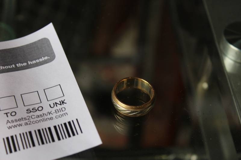 lot 65 image: Shane Co. GoldSilver Ring