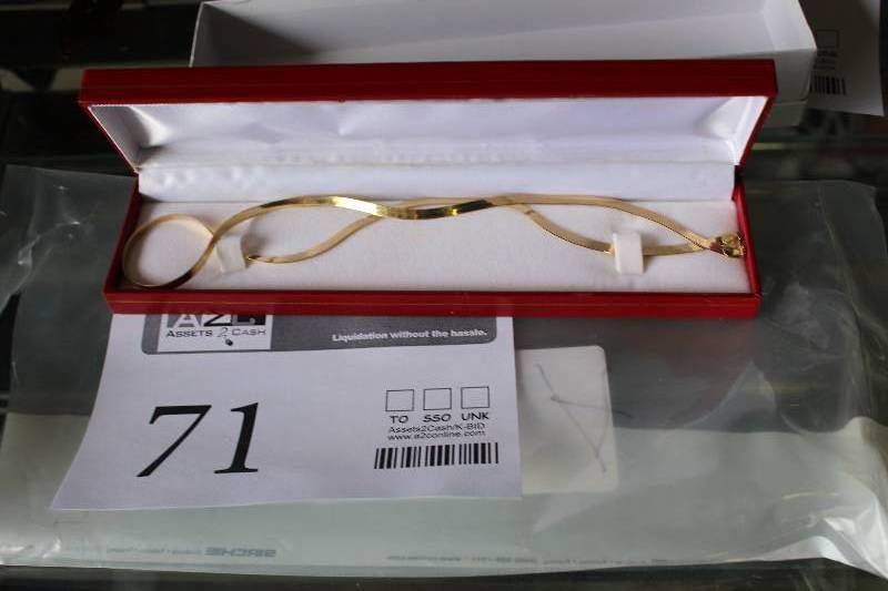 lot 71 image: Gold Band Necklace w Case