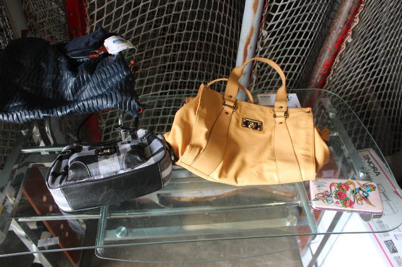 lot 139 image: Womens Accessories