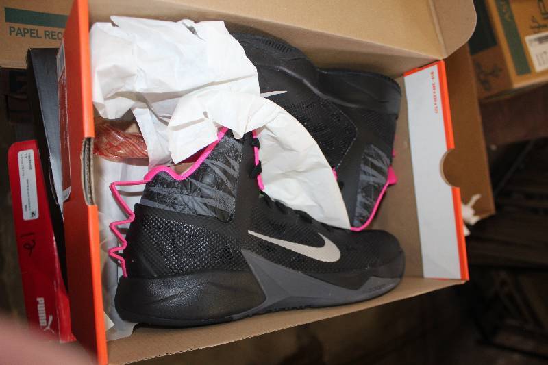 lot 126 image: Nike Mens Shoes