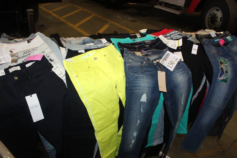 lot 150 image: Women Clothing