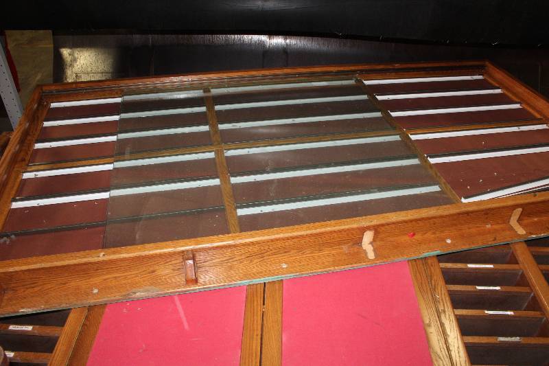 lot 162 image: Lot of (2) Furniture
