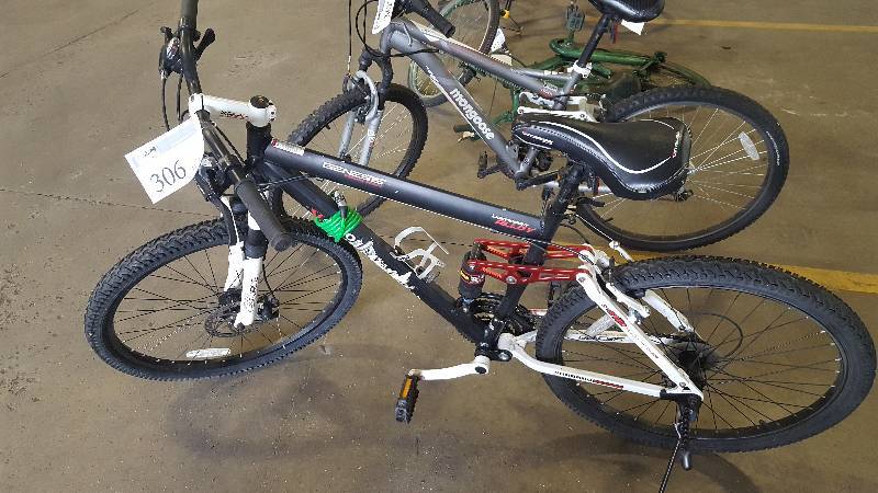 lot 306 image: Genesis Ground Force Bike with 21 inch Rim.