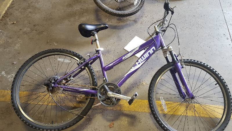 lot 332 image: Schwinn Sidewinder Bike with 21 inch Rim.