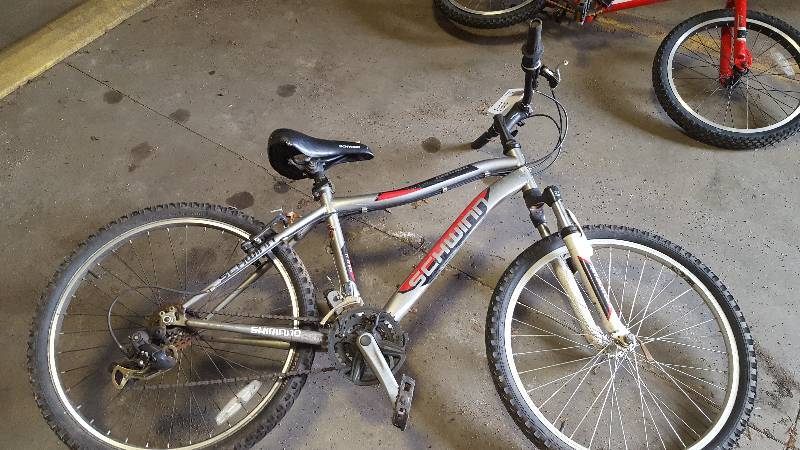 lot 333 image: Schwinn Ranger Bike with 18 inch Rim.