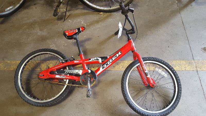 lot 334 image: Trek Jet Alpha with 15 inch Rim.