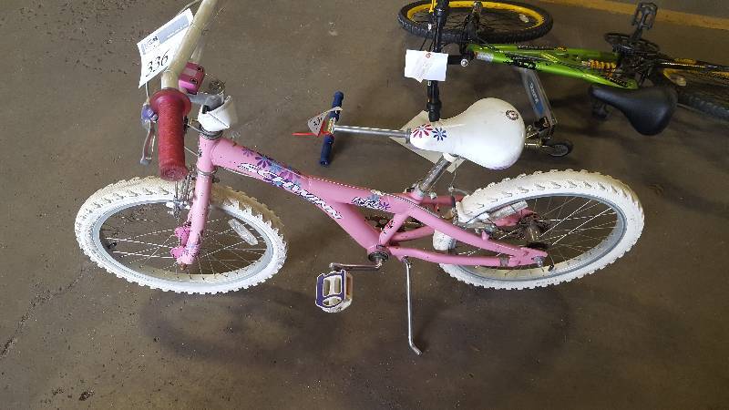 lot 336 image: Schwinn Bike with 15 inch Rim.