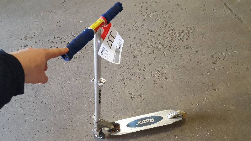 lot 337 image: Razor Scooter with  inch Rim.