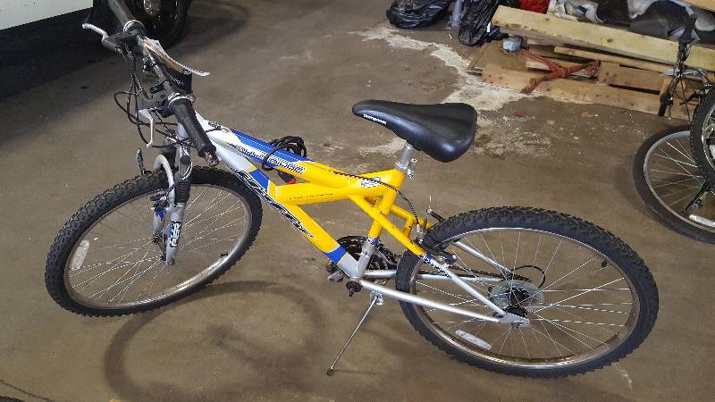 lot 346 image: Huffy Mountain Bike with 21 inch Rim.