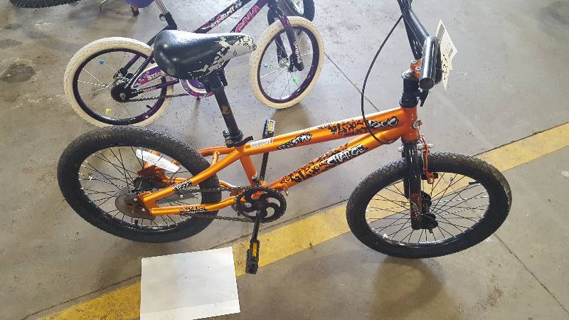 lot 353 image: Charge 1800 Bike with 14 inch Rim.