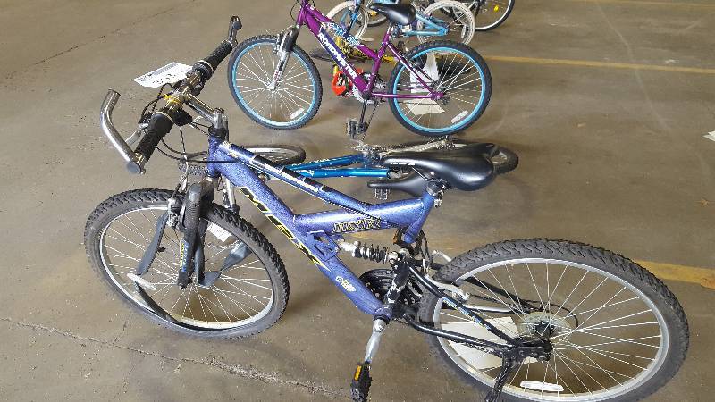 lot 363 image: Clement Racing MGX Bike with 21 inch Rim.