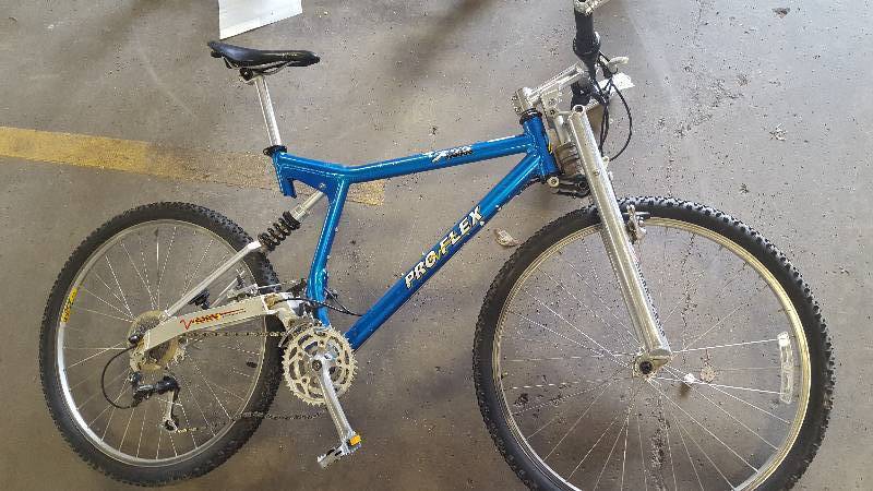 lot 364 image: Proflex 755 Mountain Bike with 21 inch Rim.
