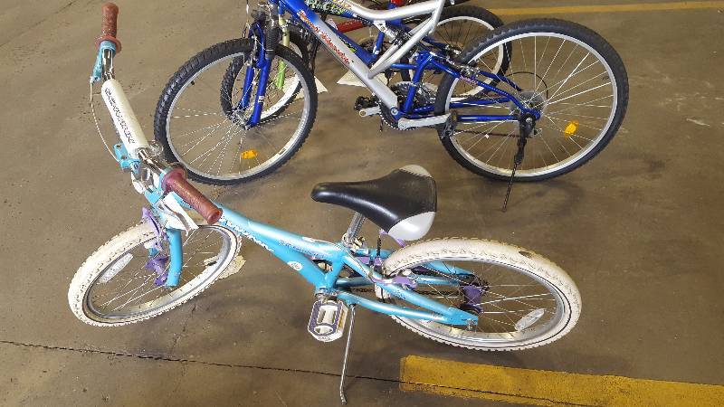 lot 367 image: Schwinn Starlet Bike with 15 inch Rim.