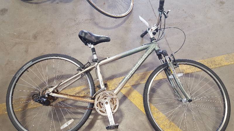 lot 379 image: Trek Multitrack 7100 Bike with 23 inch Rim.