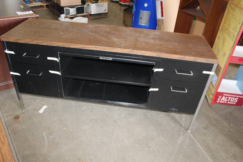 lot 168 image: 4-Drawer Metal Office Desk