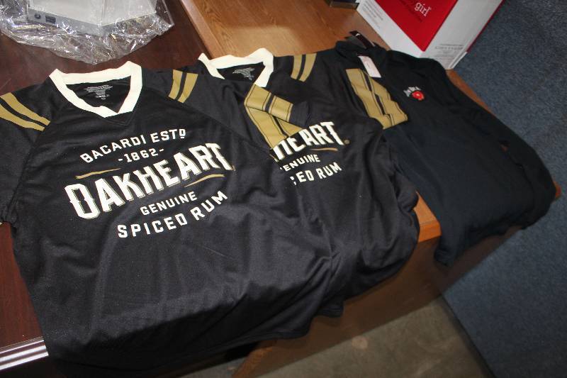lot 281 image: Lot of (7) Clothing