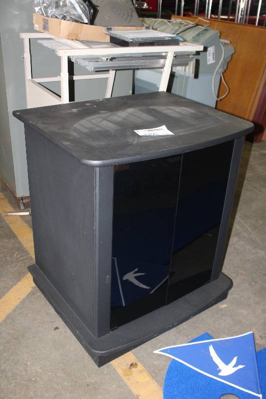 lot 186 image: Entertainment Stand