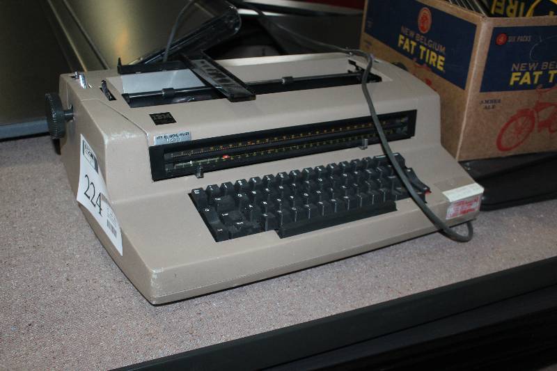lot 224 image: IBM Correcting Selectric 10 Typewriter