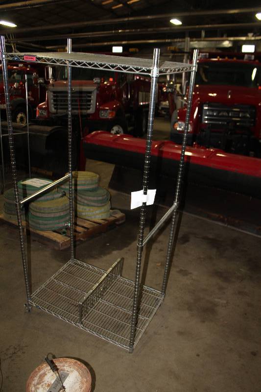 lot 198 image: Metal Adjustable Shelf Rolling Rack