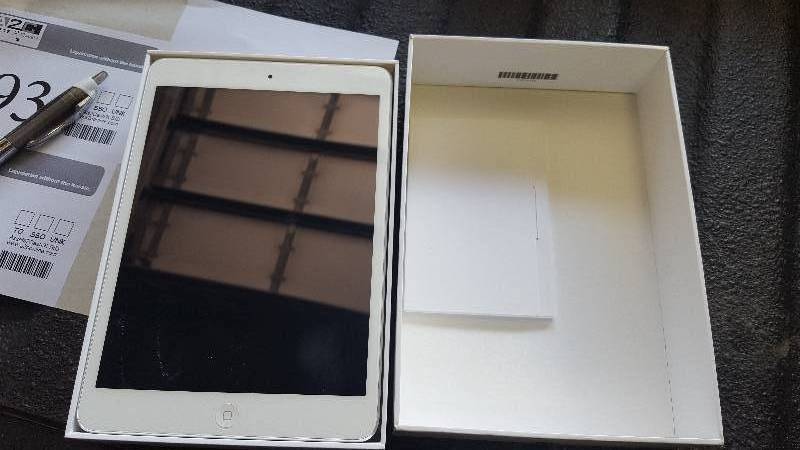 lot 298 image: Apple IPad Mini
