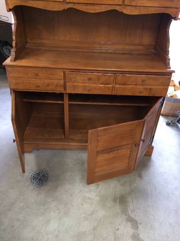 Ethan Allan China Hutch