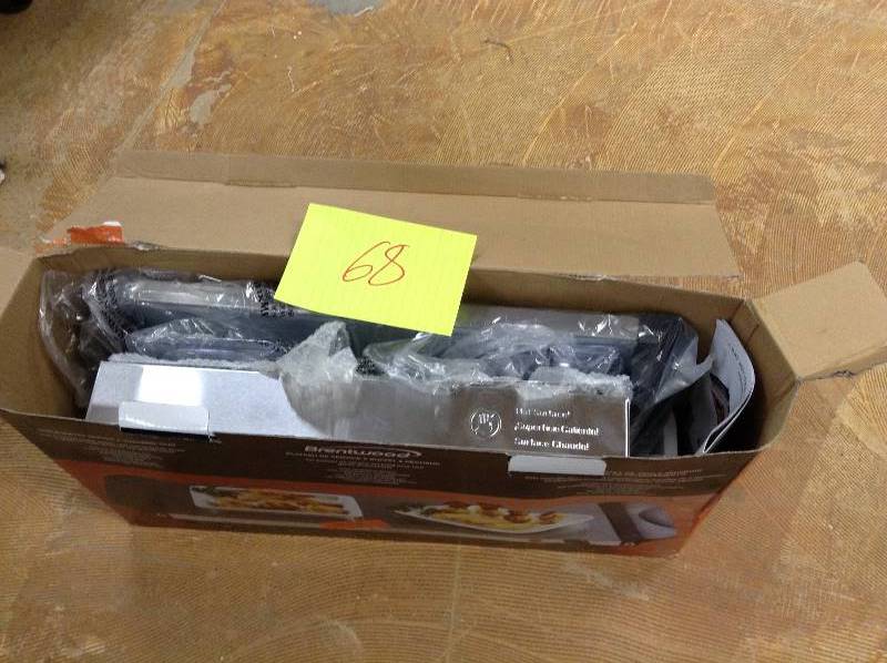 lot 68 image: Brentwood BF-315 Triple Buffet Server with Warming Tray open box never used