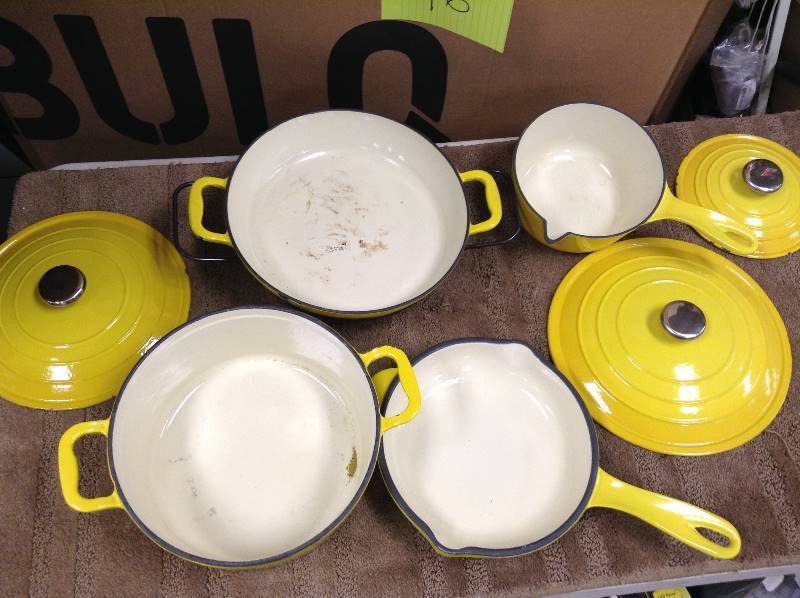 lot 96 image: Cast Iron Cookware set - slight damage on some pieces see pictures