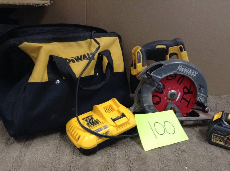 lot 100 image: DEWALT FLEXVOLT 60-Volt Lithium-Ion Cordless Brushless 7-14 in. Circular Saw Model # DCS575T1 in working conditions
