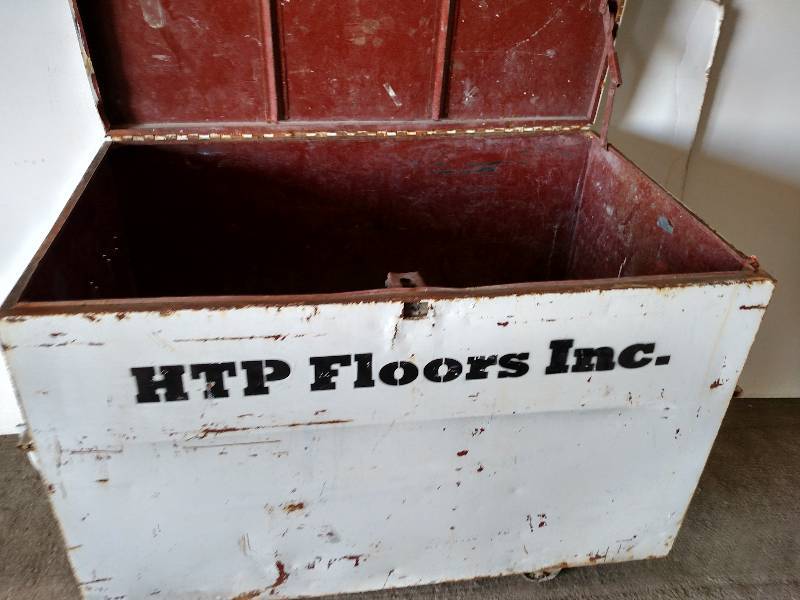 lot 25 image: Rolling Job Box, 48 x 30 x 30...