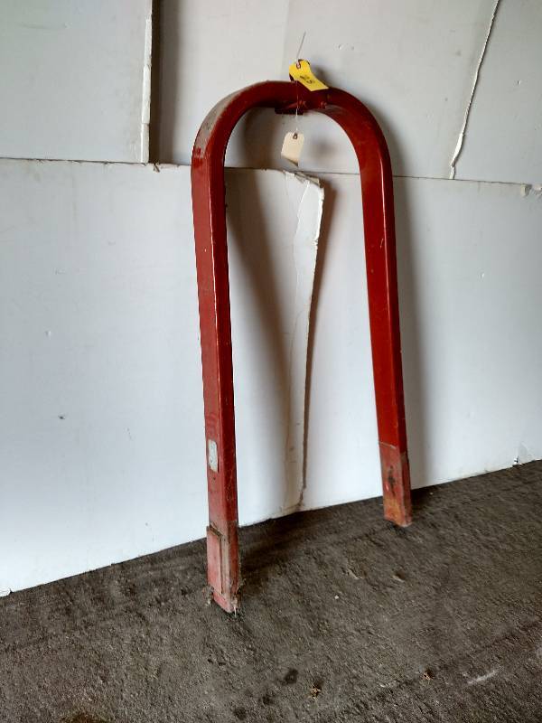 lot 28 image: Ditch Witch Model 350SX Roll Bar...