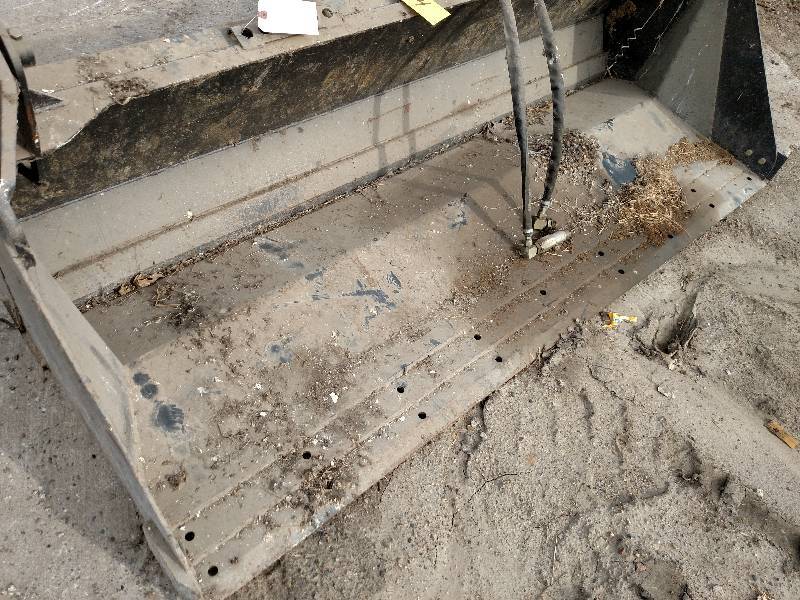 lot 4 image: 4 in 1 Hydraulic Bucket, 84 Wide