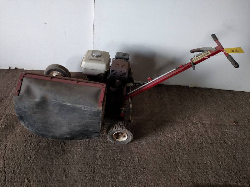 lot 32 image: Brown Bed Edger, 8 hp. Honda, Works...