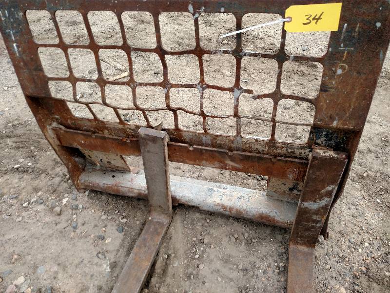 lot 34 image: Skid Loader Fork Attachment, 40 Fo...