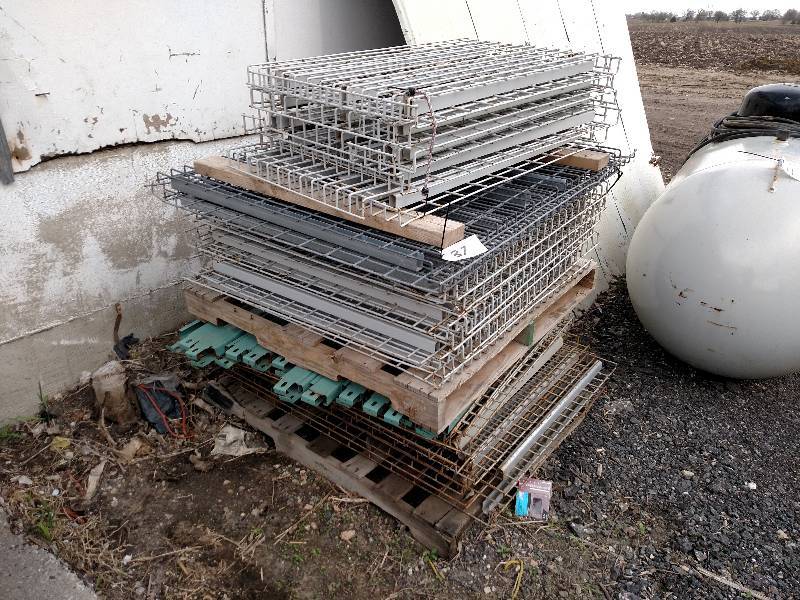 lot 37 image: Asstd Pallet Racking Wire Tops & M...
