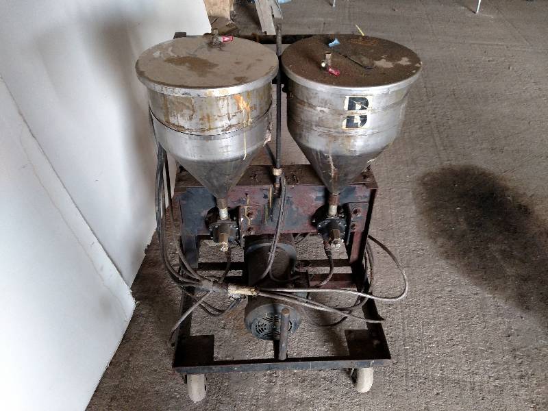 lot 55 image: Polyuria Chalk Pump, Works, Needs S...