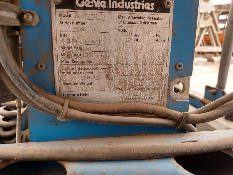 lot 10 image: Genie Man Lift, Model IWP255DC, SN ...